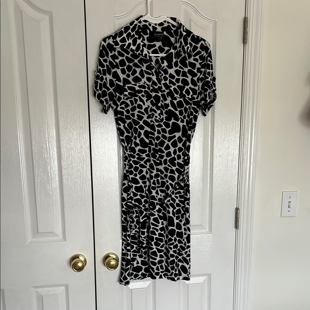 Enfocus Studio Womens Size Medium Stylish Black and White Dress